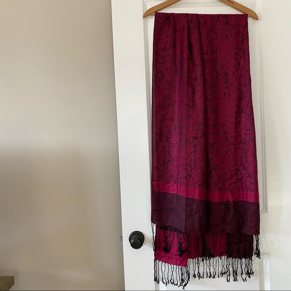 Magenta & Black Pashmina / Wrap / Stole /Throw: Paisley Pattern w 5" Fringe - Picture 7 of 9